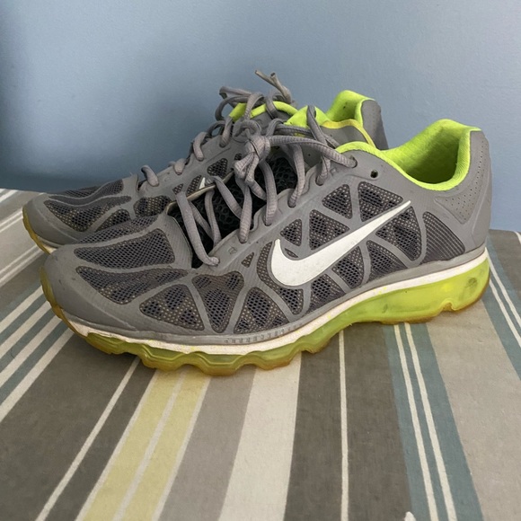 Mens size 10 airmax 2011 - Picture 2 of 4